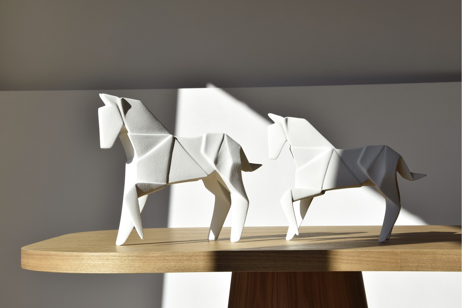 COLECCIÓN CABALLO ORIGAMI. ESCULTURA CERÁMICA TEXTURA MATE