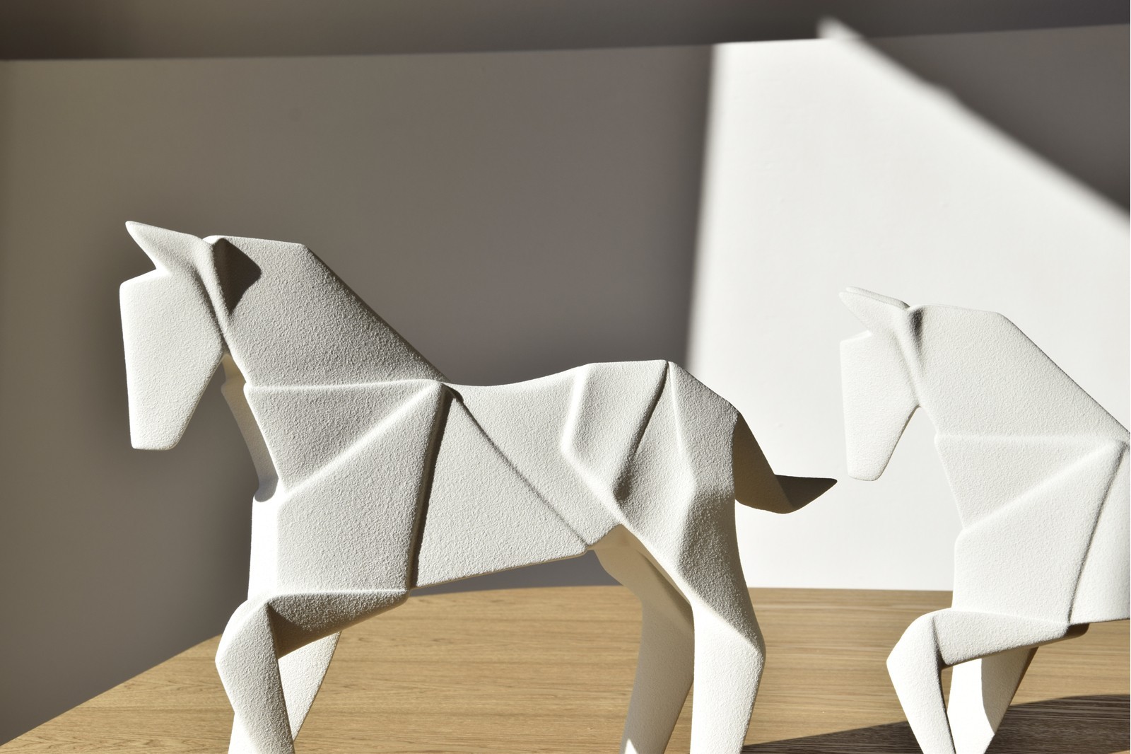 COLECCIÓN CABALLO ORIGAMI. ESCULTURA CERÁMICA TEXTURA MATE