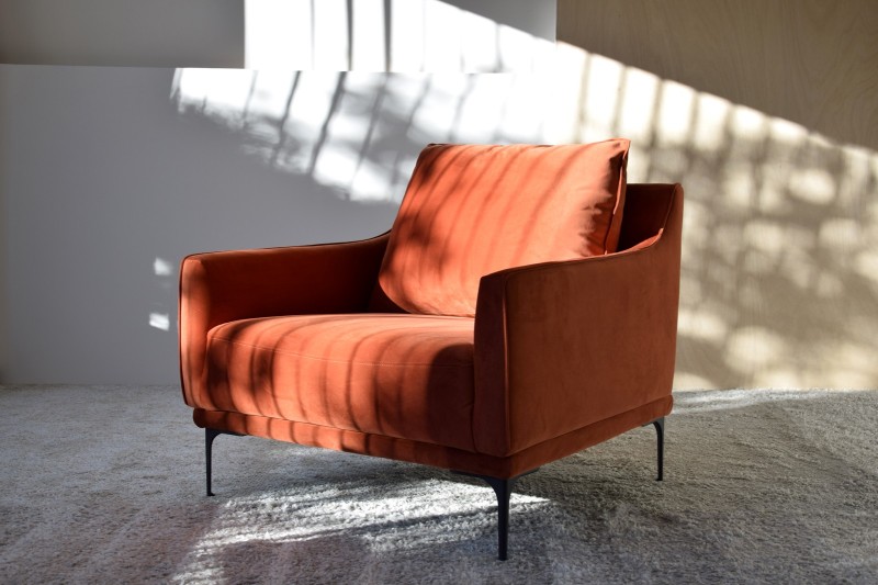 ARMCHAIR. DARK RED VELVET | VP Interiorismo