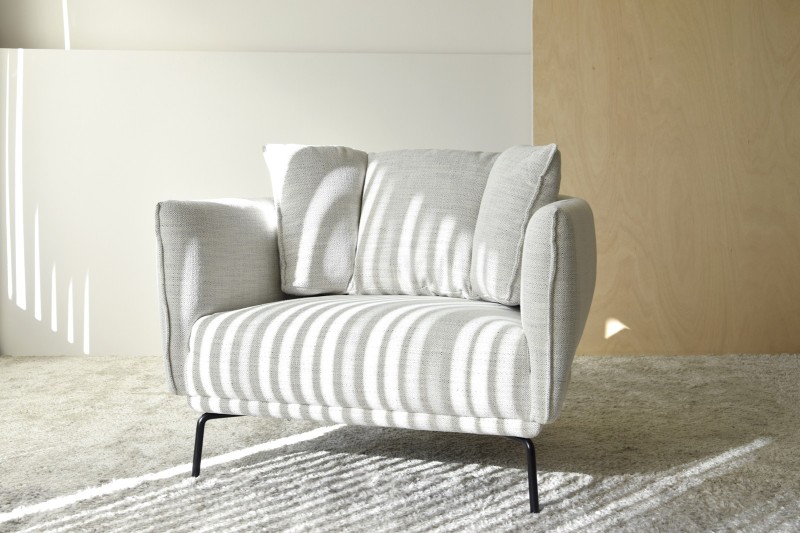ARMCHAIR WITH IVORY COVER | VP Interiorismo