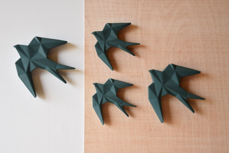 COLLECTION HIRONDELLE VERT PROFOND . SCULPTURE MURALE EN CÉRAMIQUE MATE | VP Interiorismo