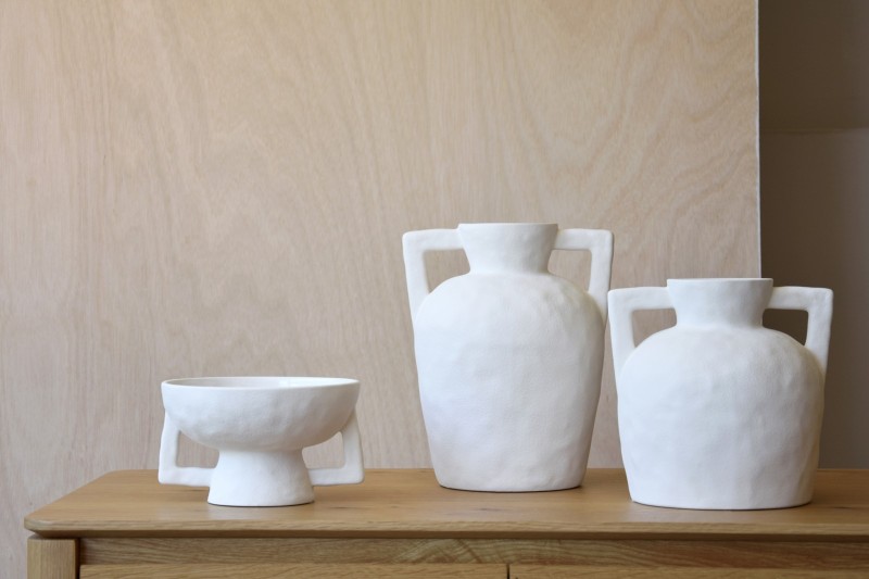 CRETA COLLECTION: CERAMIC AMPHORAS AND CENTREPIECE | VP Interiorismo