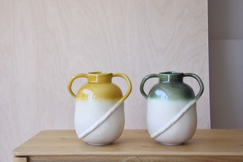 COLLECTION CASTRO : VASES EN CÉRAMIQUE AVEC POIGNÉES | VP Interiorismo