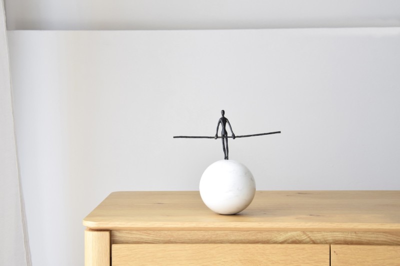 SCULPTURE FUNAMBULIST N1.METAL AND MARBLE | VP Interiorismo