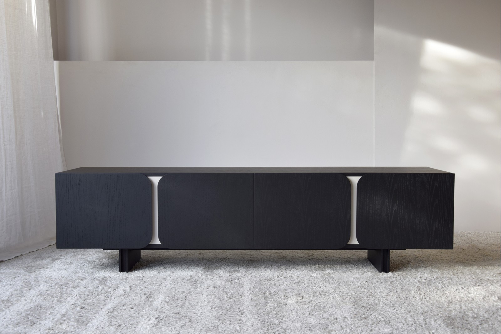MUEBLE TV CURVA.ROBLE NEGRO Y ARENA MATE