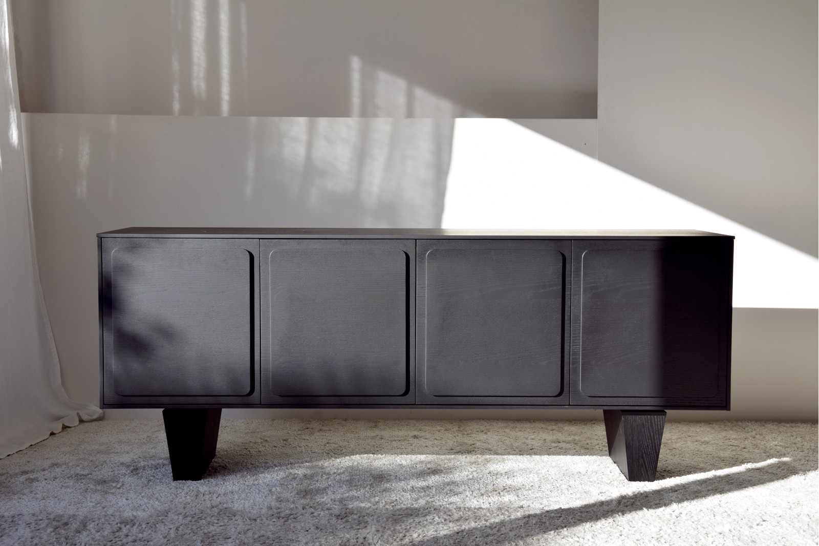 APARADOR RIO. ROBLE TENIDO NEGRO