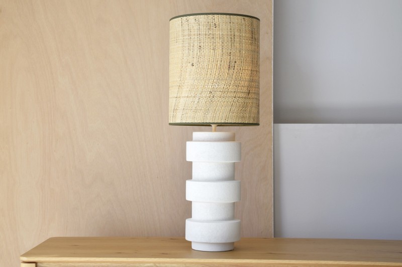 CERAMIC TABLE LAMP VEGA W-SHADE | VP Interiorismo