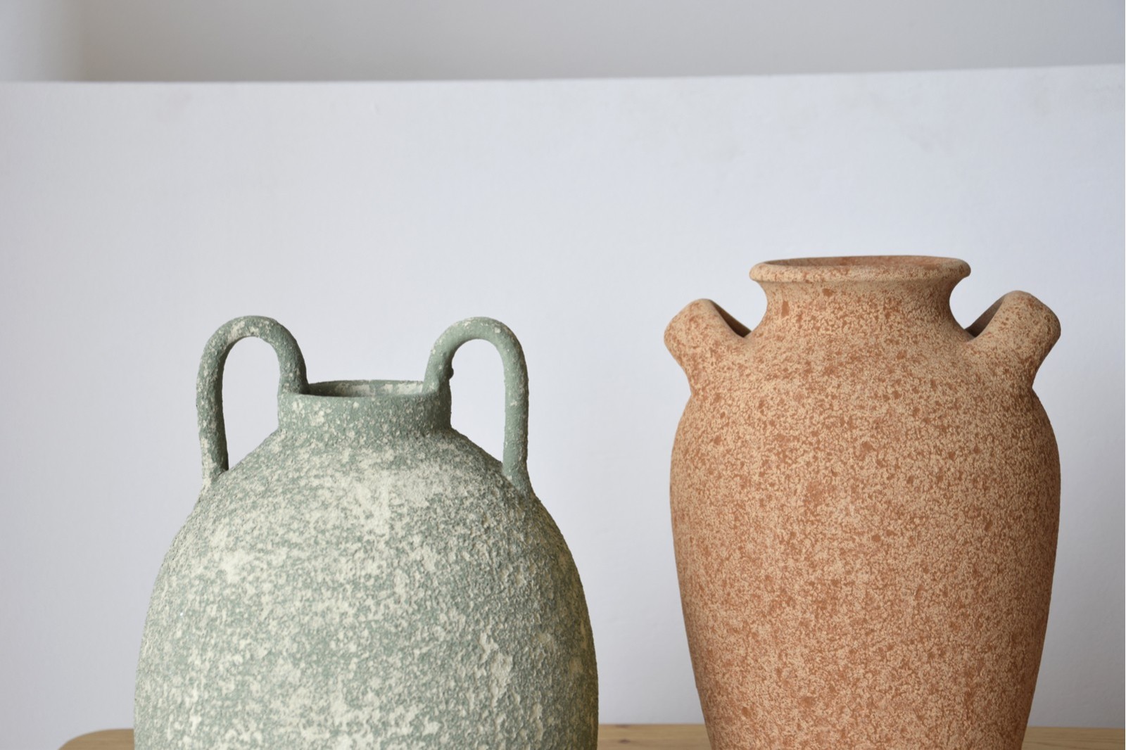 COLECCIÓN ARA: JARRONES CERÁMICA OCRE VERDE