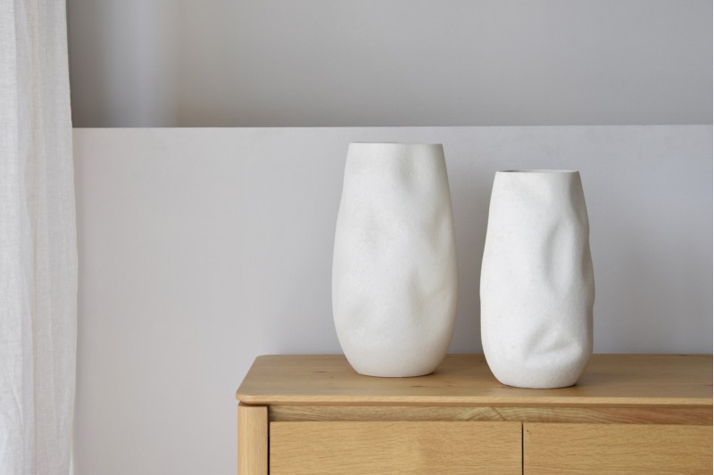 PAPER COLLECTION: WHITE TEXTURED CERAMIC VASES | VP Interiorismo