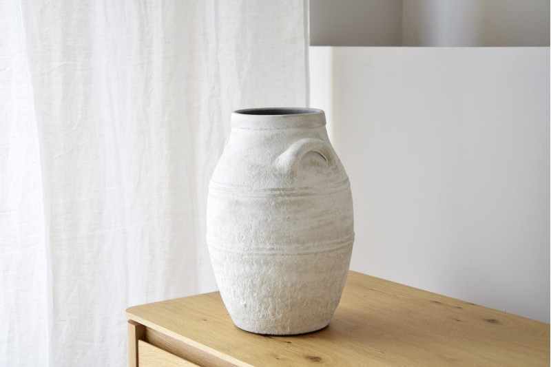 CERAMIC AMPHORA. ATRIA COLLECTION. LOW | VP Interiorismo