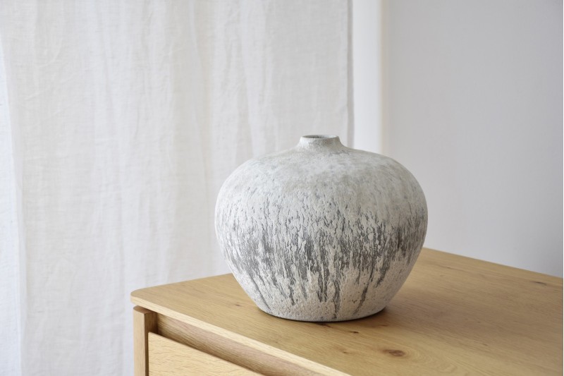 VAASE EN CERAMIQUE. COLLECTION CERES. BAS | VP Interiorismo