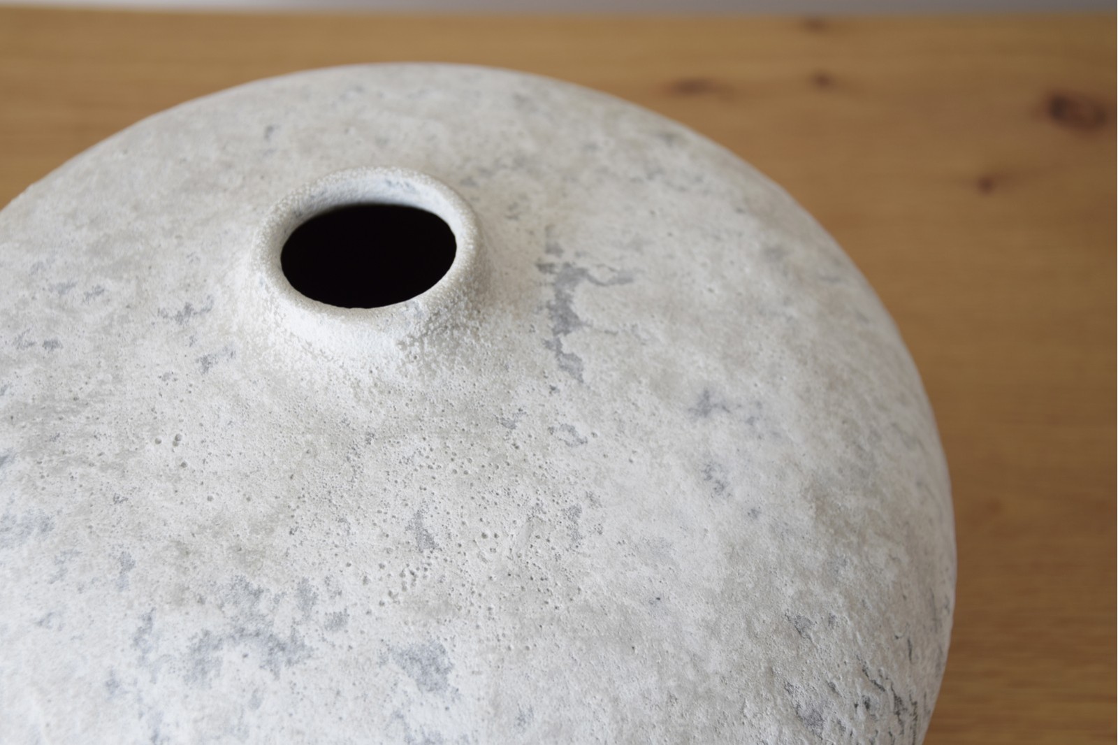 JARRON CERAMICA BAJO. COLECCION CERES