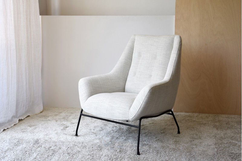 FAUTEUIL A DOSSIER REMBOURRE EN DENIM BEIGE | VP Interiorismo