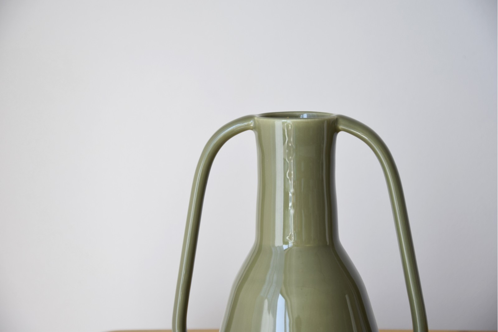 JARRON CERAMICA ASAS. VERDE OLIVA BRILLO