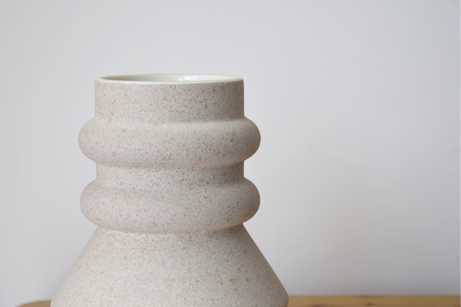 JARRON CERAMICA VOLUMEN. TOPO MATE