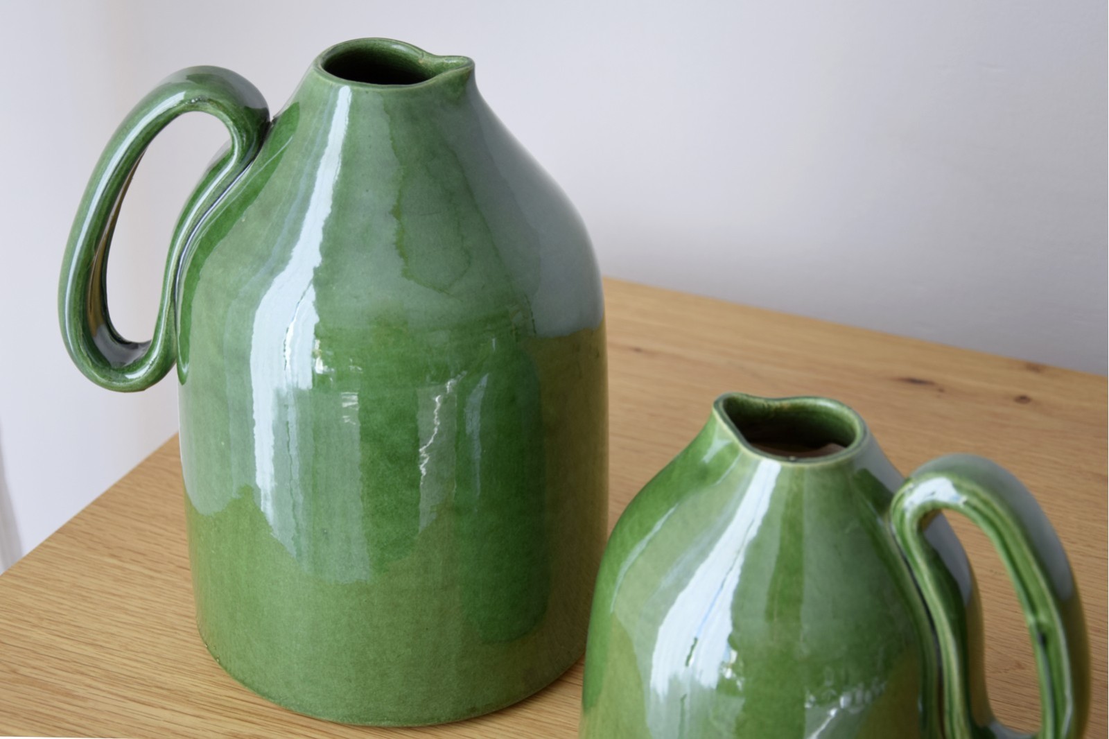 COLECCIÓN BELA : JARRAS CERÁMICA VERDE BRILLO