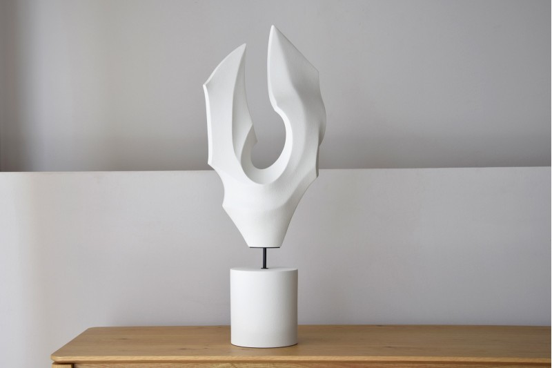 VENTO SCULPTURE. WARM WHITE CERAMIC | VP Interiorismo