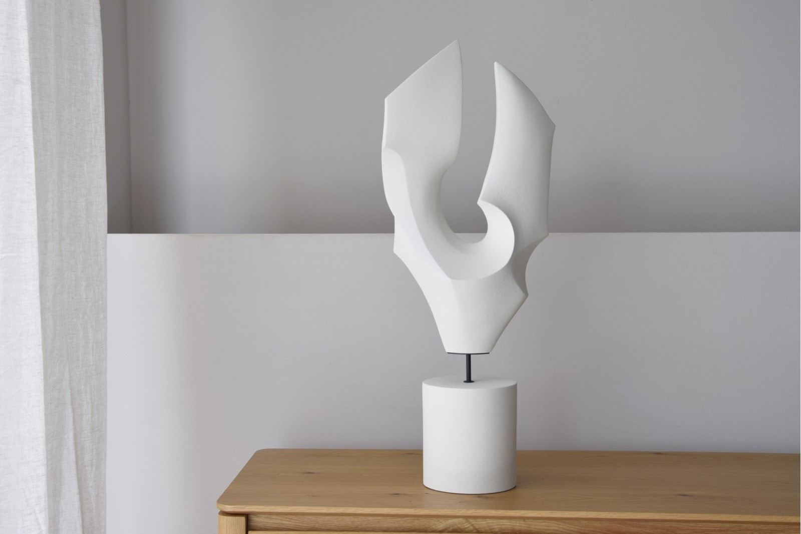 ESCULTURA VENTO. CERAMICA BLANCO