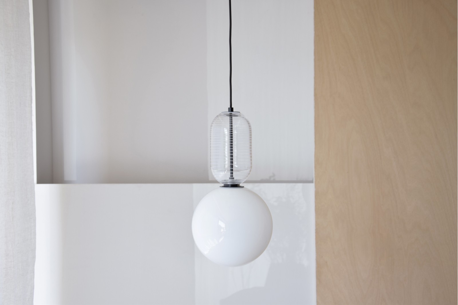 LAMPARA TECHO BOLA VIDRIO. LED