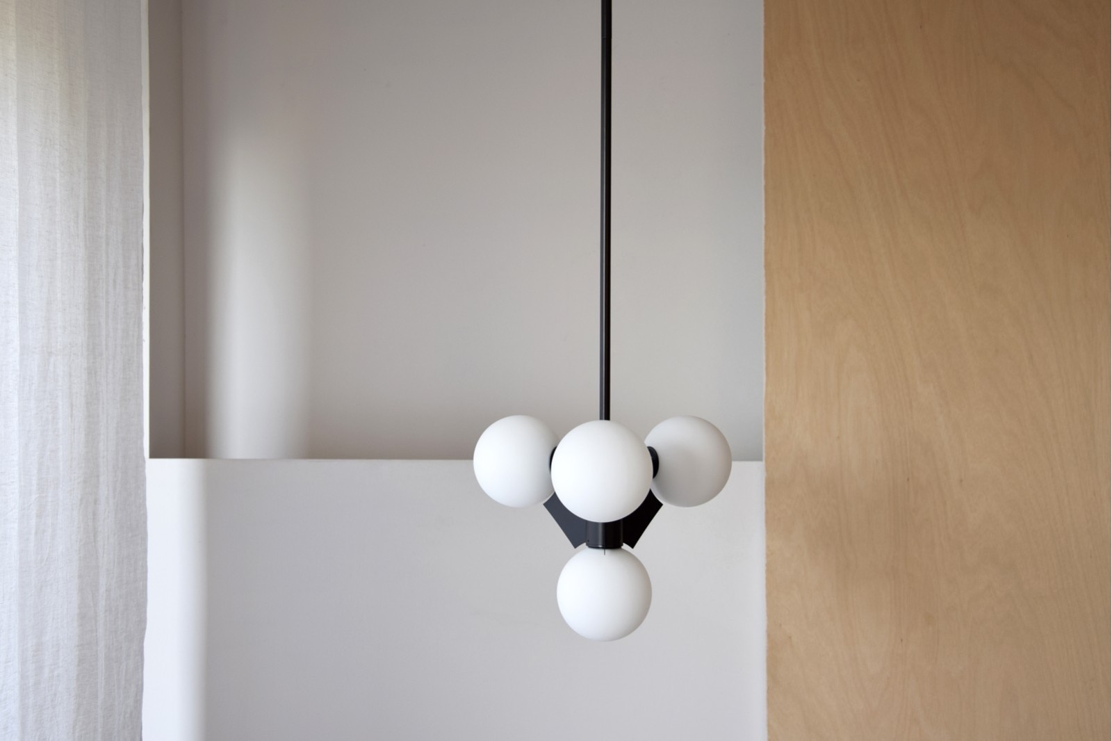 LAMPARA TECHO ESTRELLA. VIDRIO Y METAL.