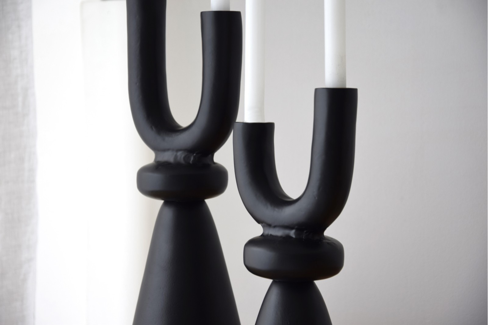 COLECCIÓN DÚO: CANDELABROS METAL NEGRO