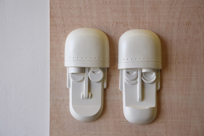 CERAMIC MASK TO HANG ON THE WALL. MATT WHITE. N2 | VP Interiorismo