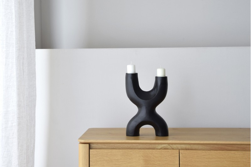 CANDELABRO NEO. METAL. COLOR NEGRO