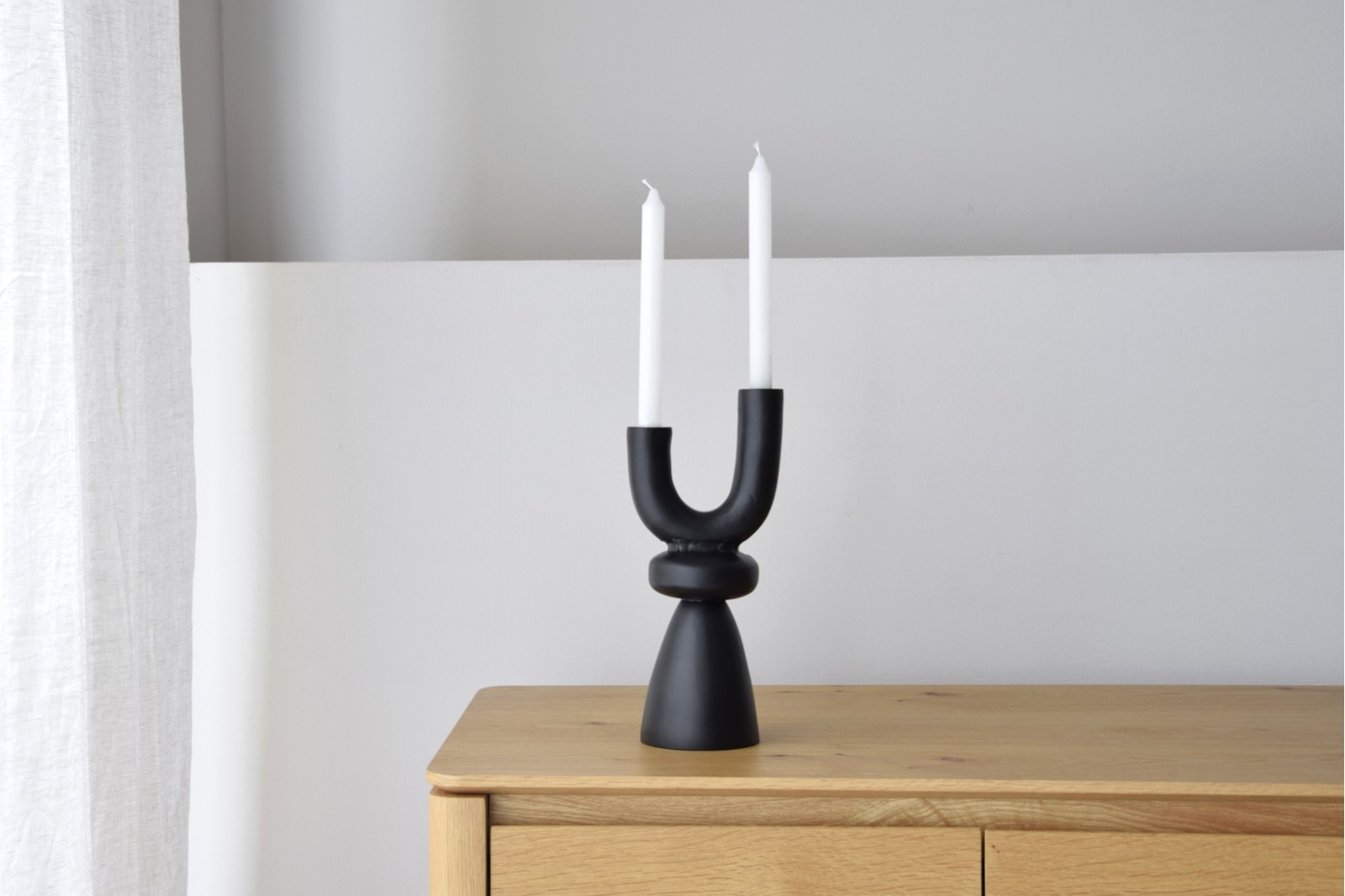 CANDELABRO DUO. METAL. NEGRO. BAJO