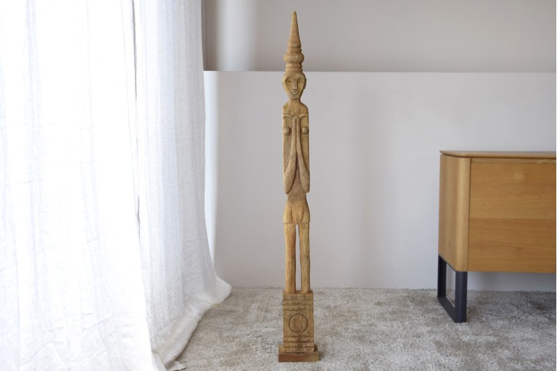 COLLECTION D'ICÔNES : SCULPTURES EN BOIS NATUREL | VP Interiorismo