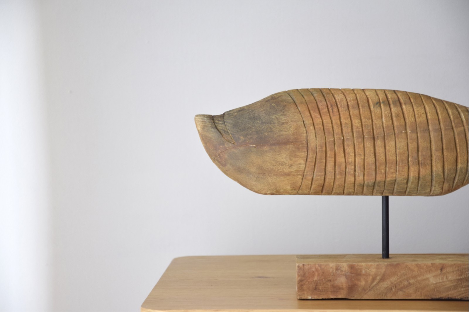 ESCULTURA MAR. MADERA TALLADA A MANO. PE