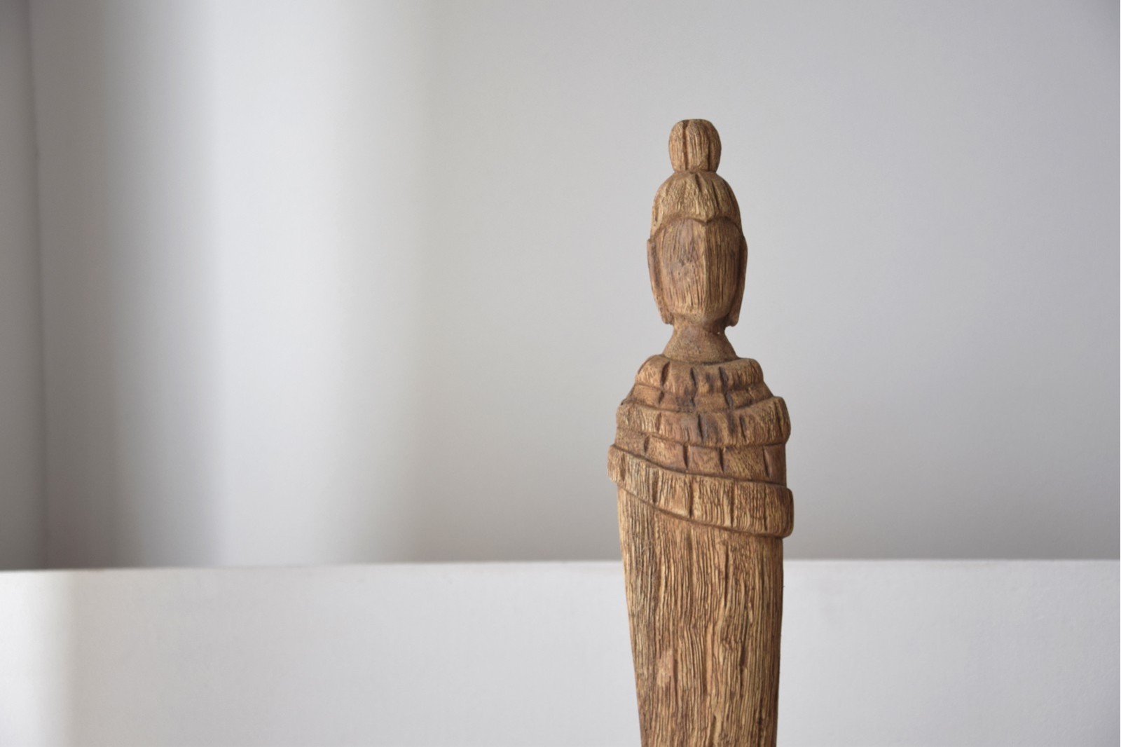 ESCULTURA MONJE .MADERA TALLADA. BAJA