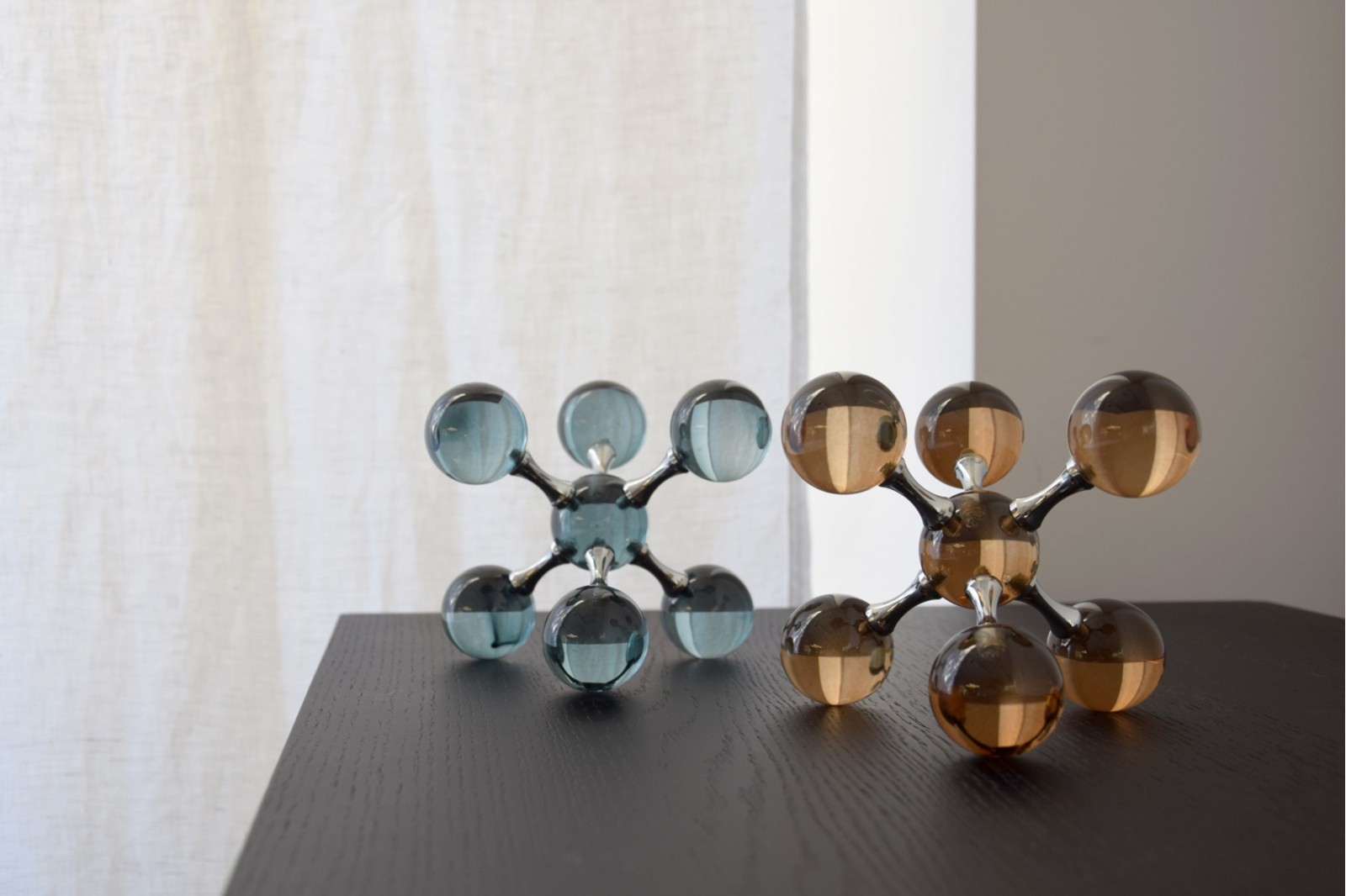 SET 2 PIEZAS CRISTAL OCRE Y VERDE. ATOMO