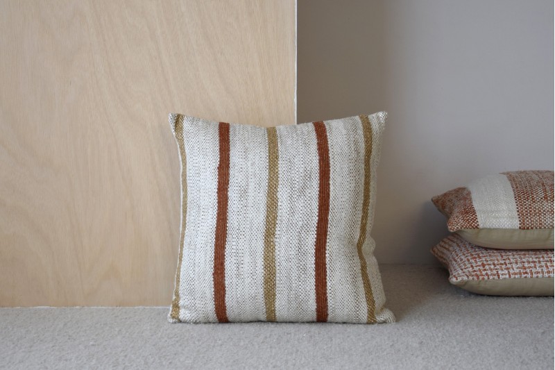 CUSHION OIA N.4. OCHRE LINES AND WHITE | VP Interiorismo