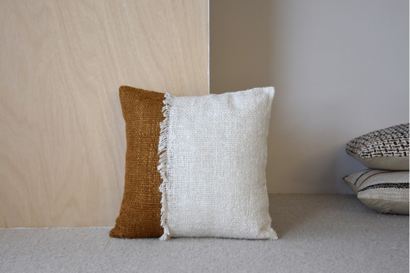 CUSHION LAZA N.1. WHITE AND DARK MUSTARD | VP Interiorismo