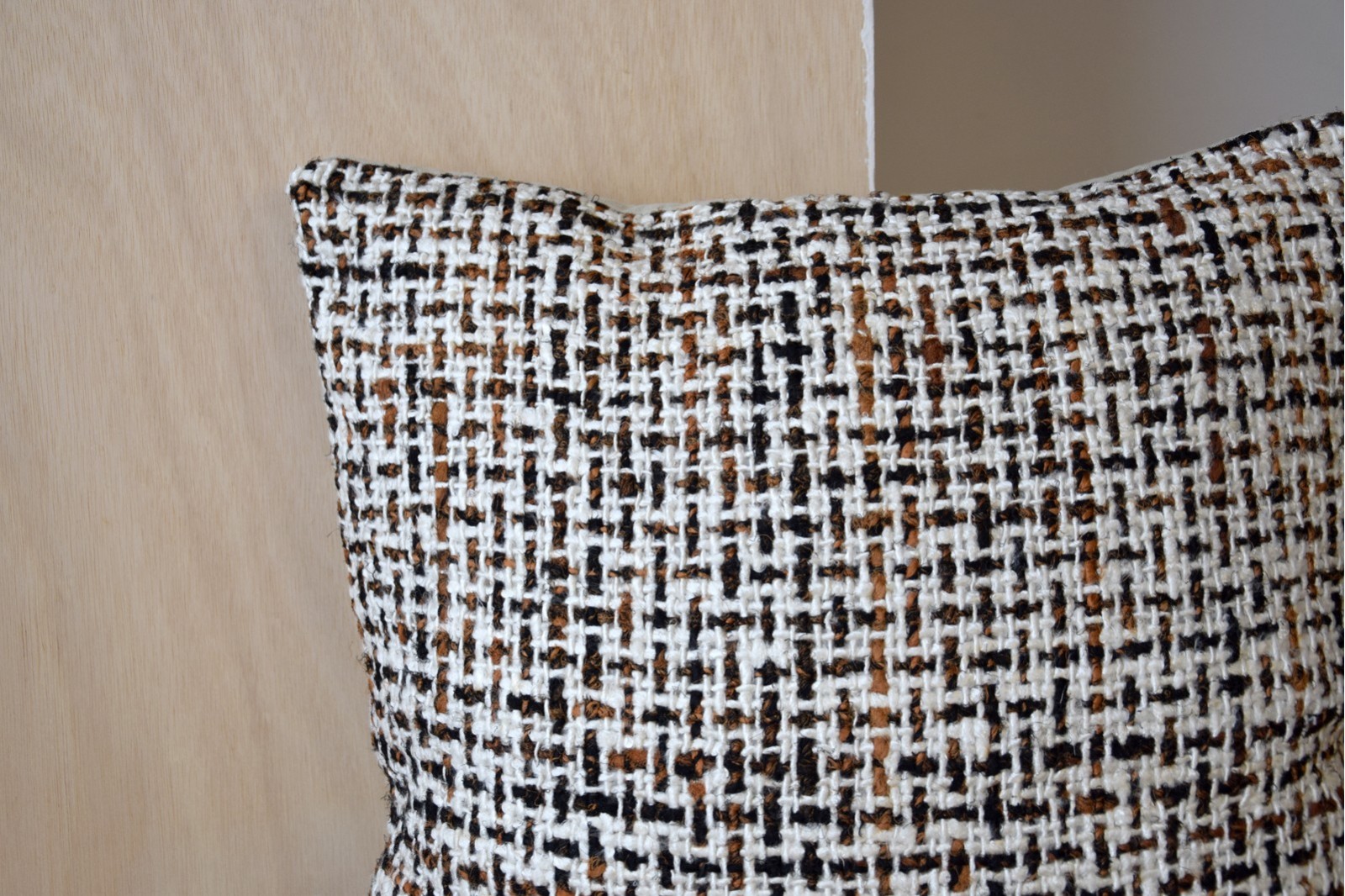 COJIN ALGODON OCRES  BLANCO . LAZA N.5