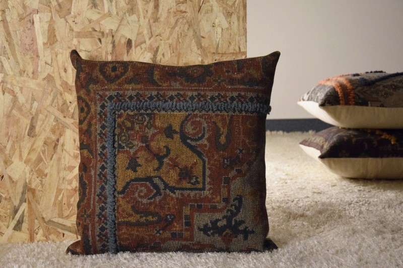 COTTON-WOOL CUSHION. OCHRE COLORS-BLUE EMBROIDERY | VP Interiorismo