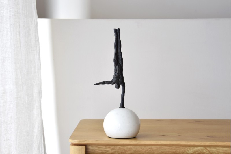 ESCULTURA EQUILIBRIO N2.METAL Y MARMOL