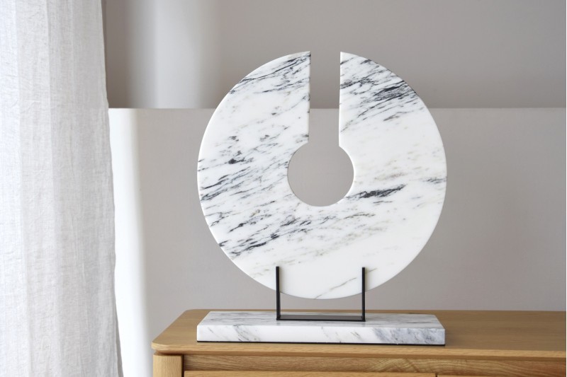 ARNELA N2. SCULPTURE. MARBRE ET METAL | VP Interiorismo