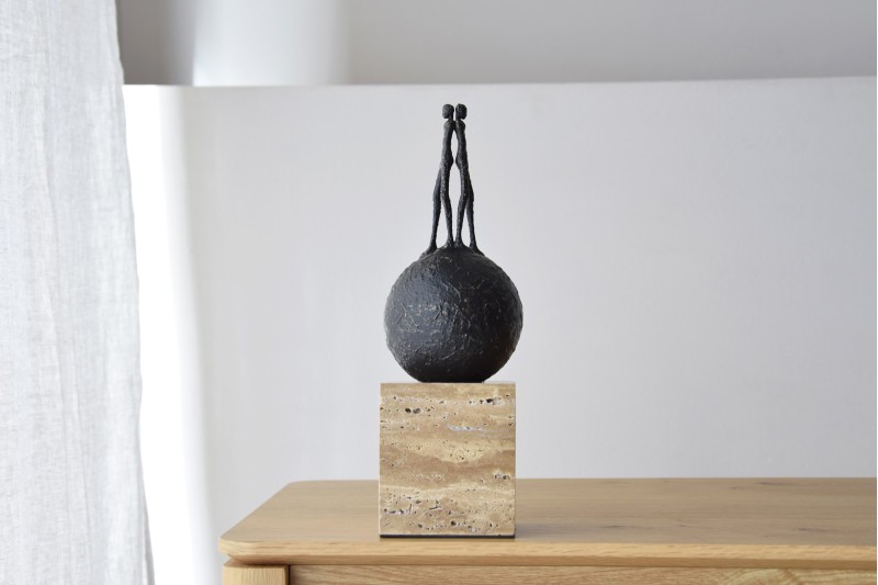 PAR. SCULPTURE. METAL ET TRAVERTIN | VP Interiorismo