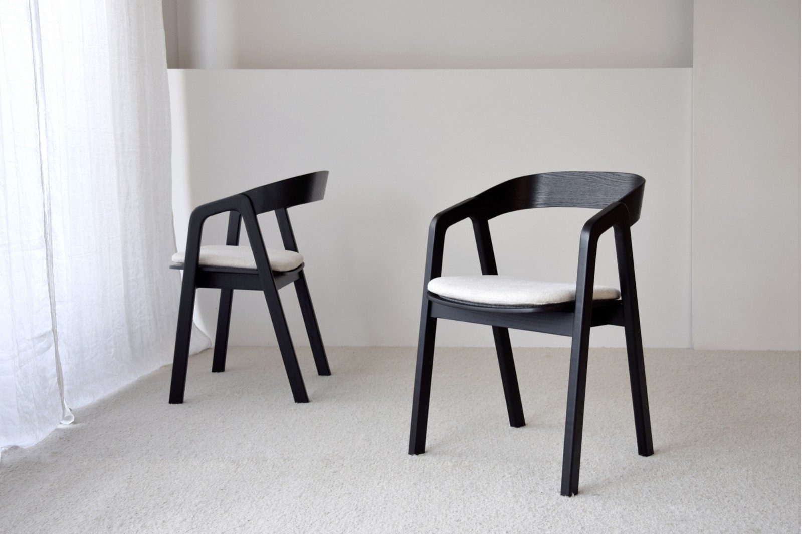 SET 2 SILLAS NOA.MADERA. NEGRO BEIGE