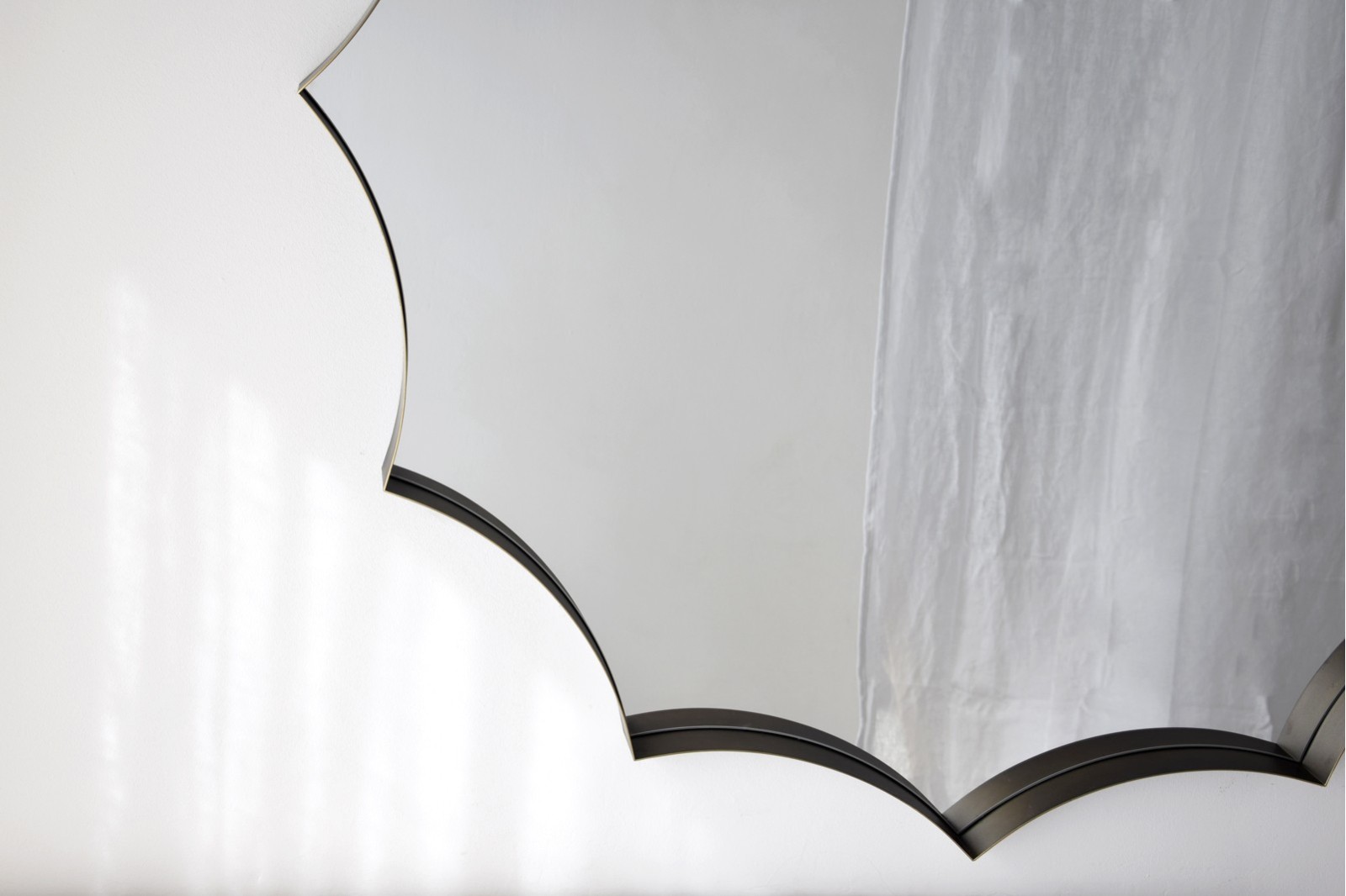 ESPEJO ESTRELLA. MARCO METAL ENVEJIDO