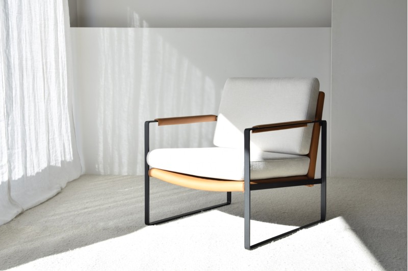 METAL ARMCHAIR WITH DOUBLE UPHOLSTERY. DUBLIN | VP Interiorismo