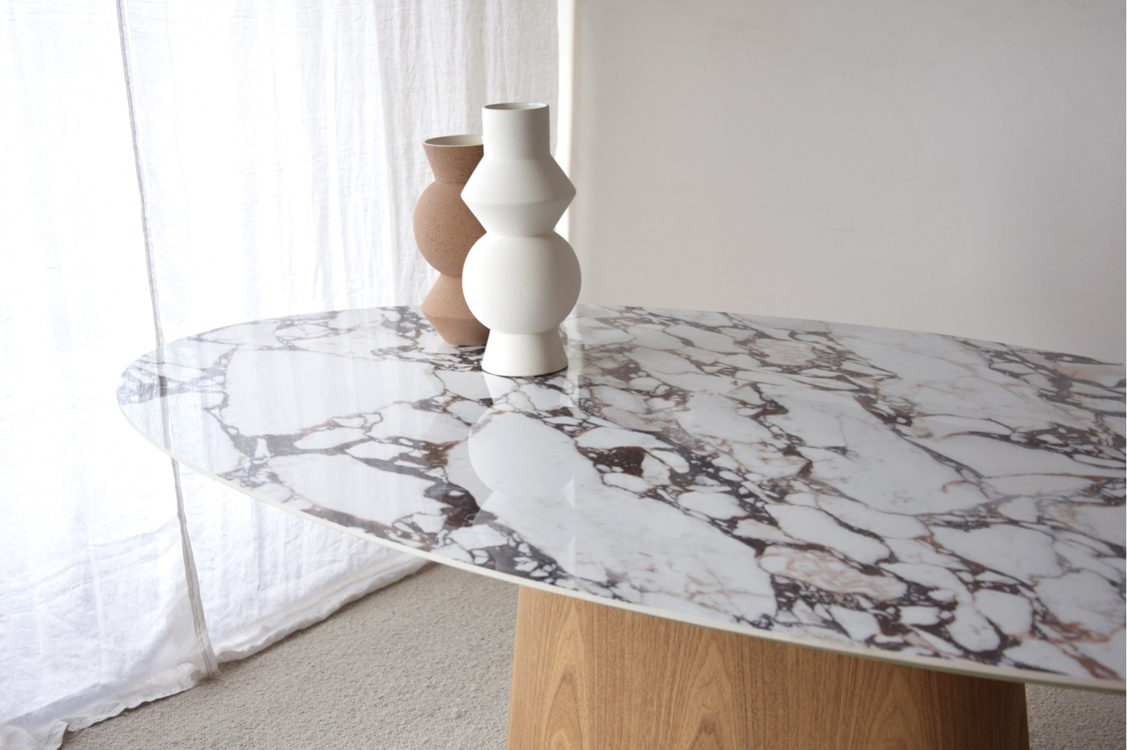 MESA COMEDOR OVAL CERÁMICO Y FRESNO