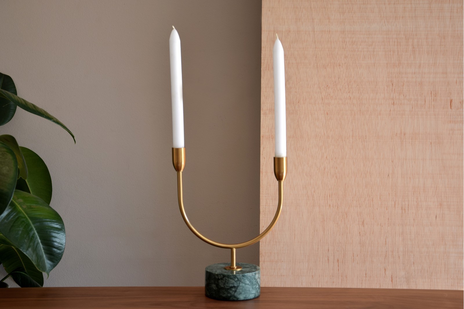 COLECCIÓN CANDELABRO METAL Y MÁRMOL VERDE