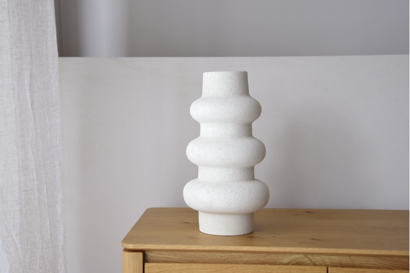 CERAMIC VASE. SONG COLLECTION. WARM WHITE. MEDIUM | VP Interiorismo