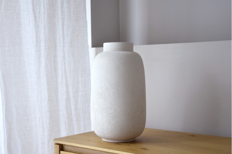 CERAMIC VASE DUBAI. WHITE TEXTURE. SMALL | VP Interiorismo