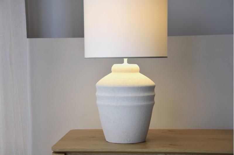 CERAMIC TABLE LAMP TAT. TEXTURED WHITE | VP Interiorismo