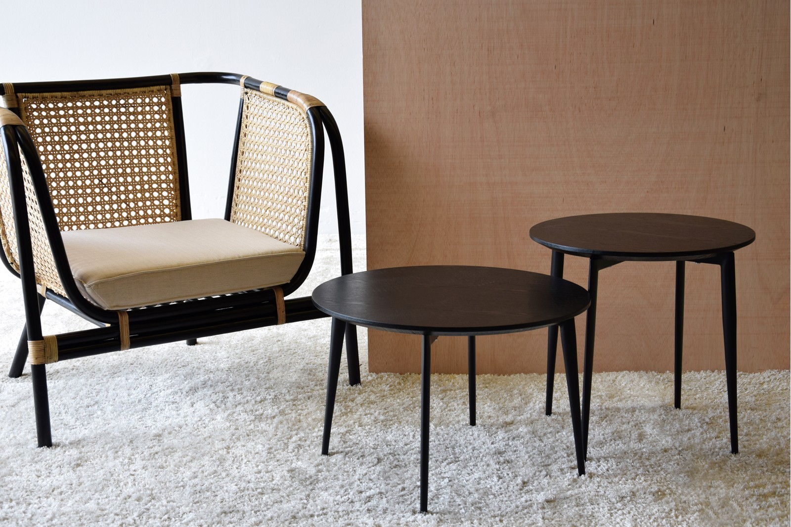 MESA AUX.REDONDA FRESNO METAL NEGRO MATE