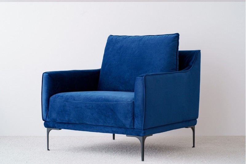 FAUTEUIL TAPISSE DE VELOURS BLEU NUIT | VP Interiorismo