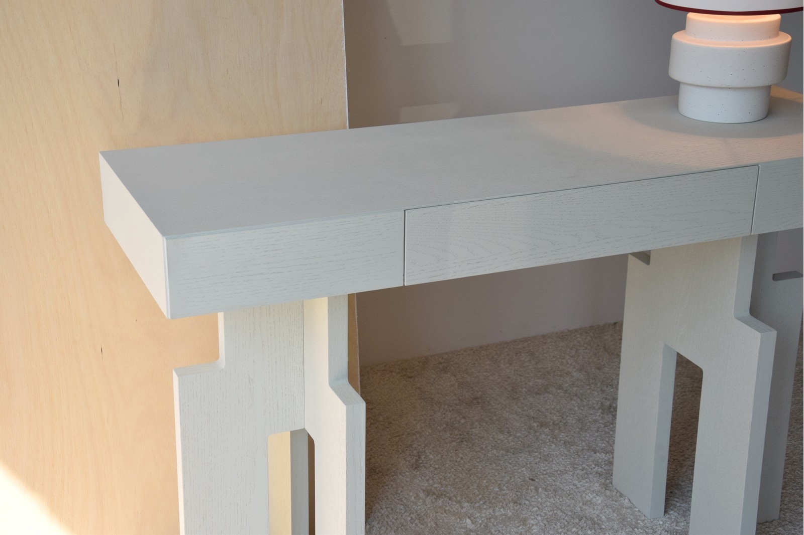 CONSOLA EN ROBLE TONO BLANCO ROTO MATE